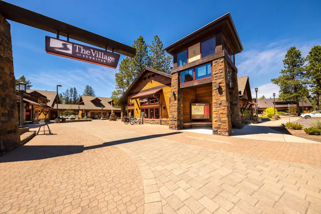 in Sunriver with SHARC amenities, washer&dryer, & dog-friendly