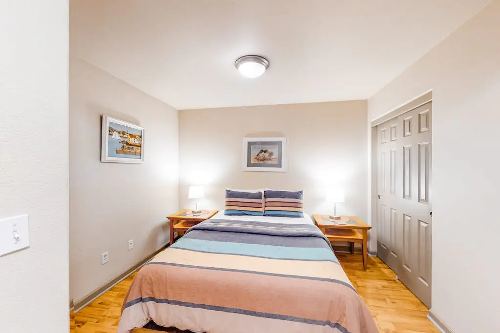Beautiful & Spacious Family-Friendly Home withFree WiFi, Deck, and Close to Lakes