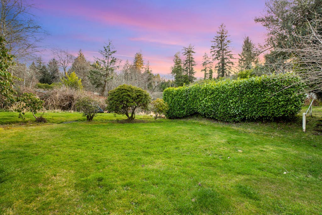 Dog-friendly home with Siuslaw River views, fireplace & WiFi - near beach & town