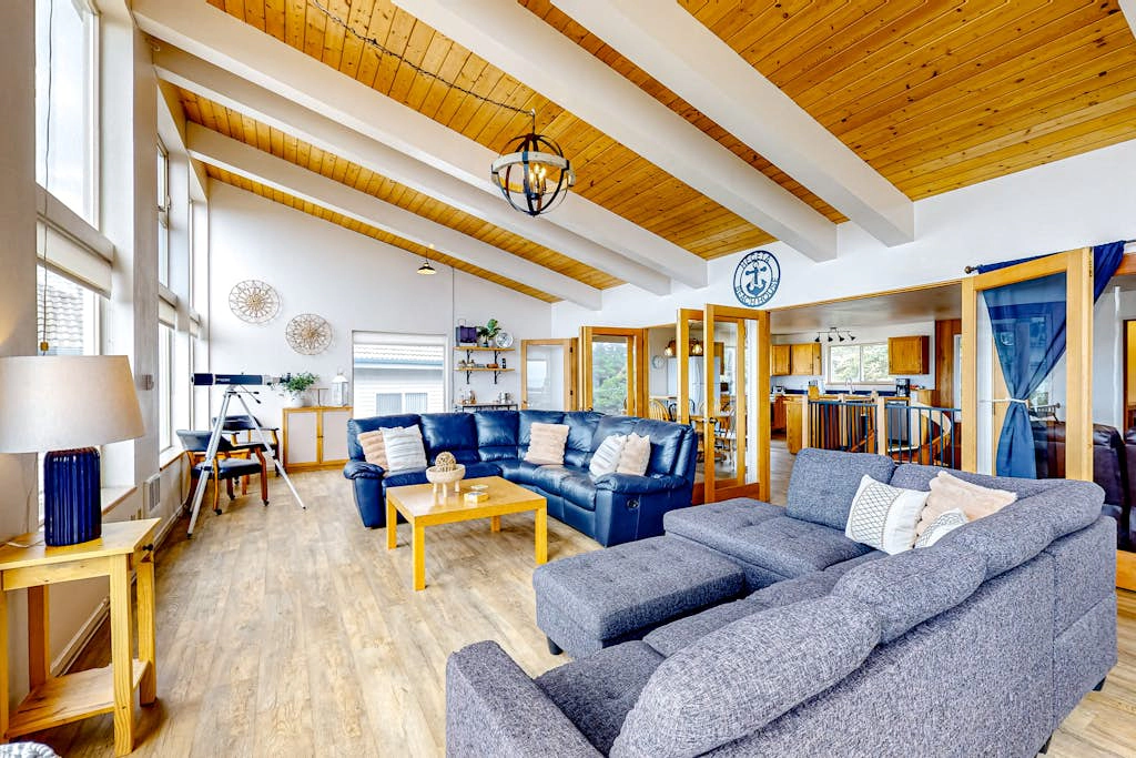 Dog-friendly home with amazing ocean & sunset views - walk to Ocean Way Beach
