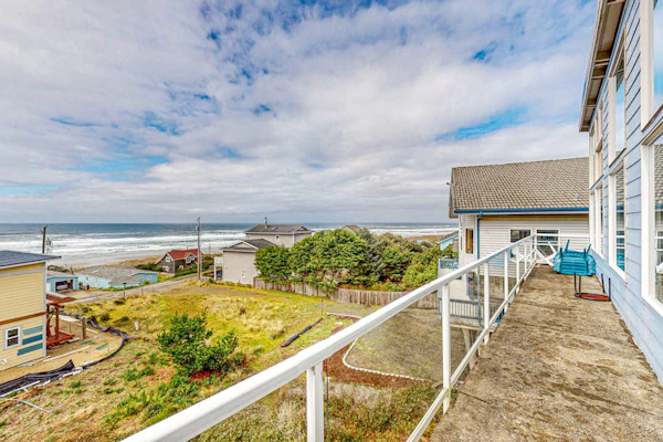Dog-friendly home with amazing ocean & sunset views - walk to Ocean Way Beach
