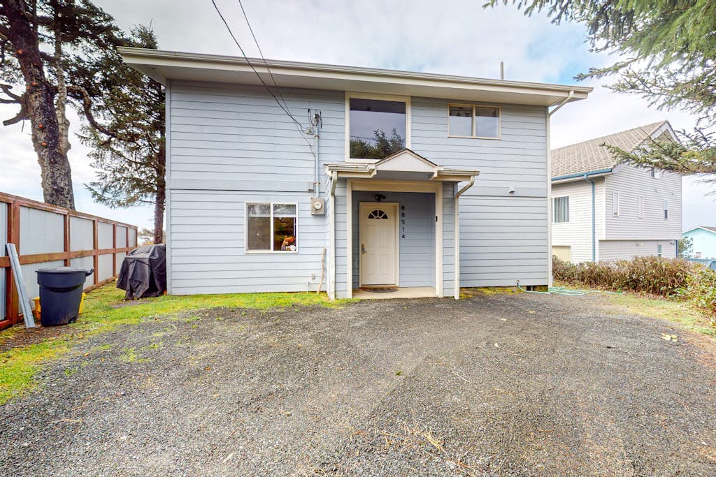 Dog-friendly home with amazing ocean & sunset views - walk to Ocean Way Beach