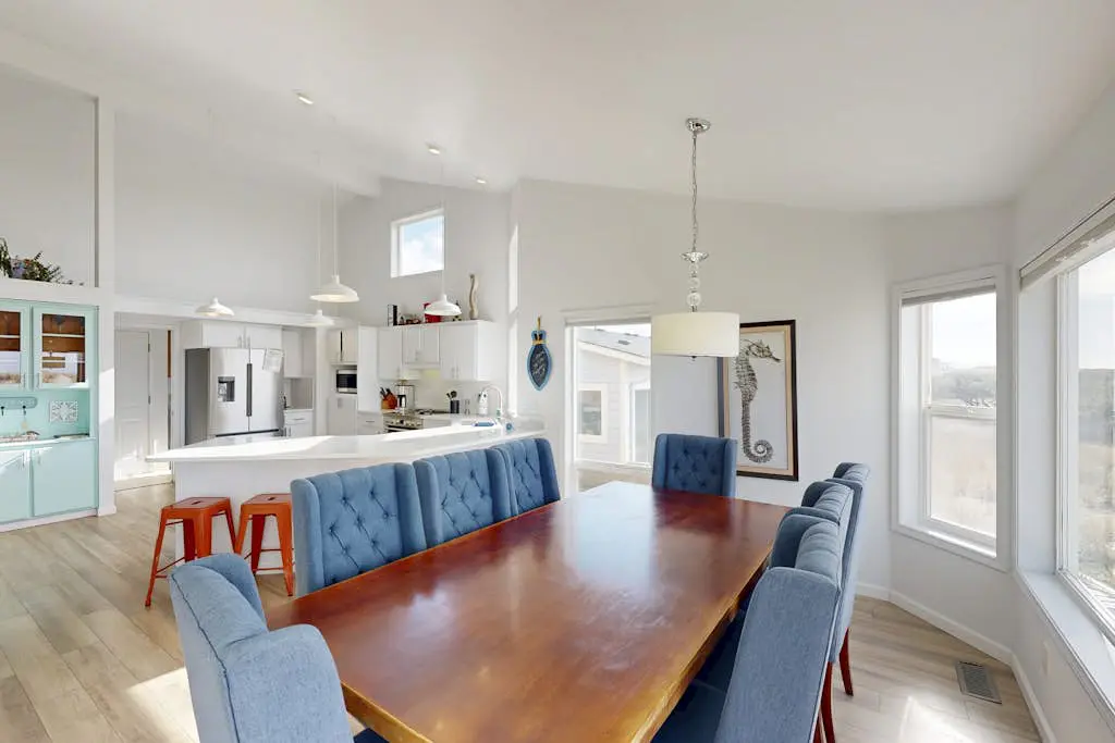 Waterfront Home withPrivate Hot Tub, Ping-Pong, Free WiFi, & washer&dryer
