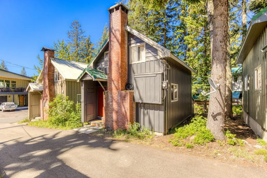 Rustic & cozy cabin with fast WiFi & games - close to slopes, dining & golf