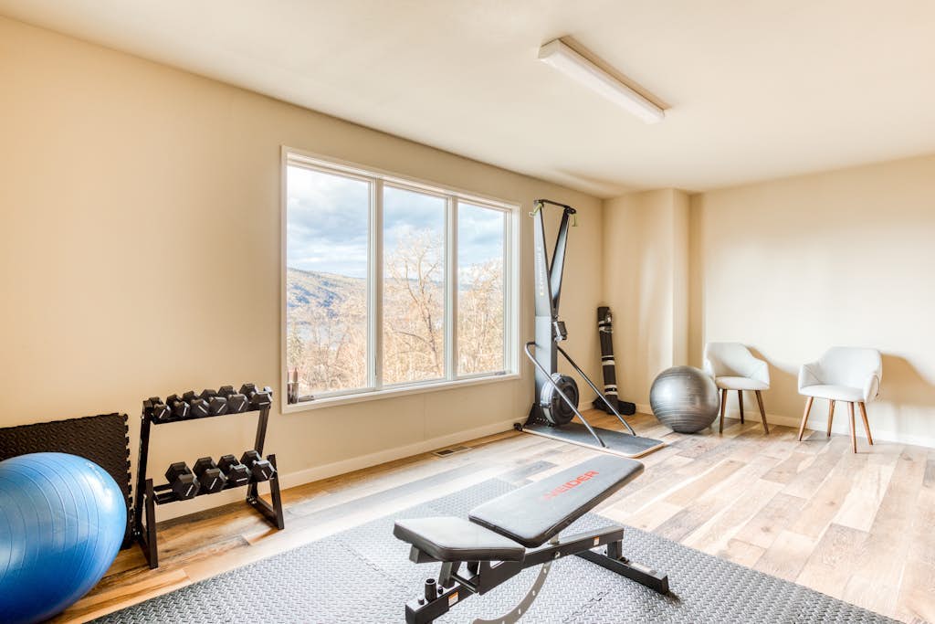 Modern mountain & river-view house with balcony, deck, gym, and WiFi