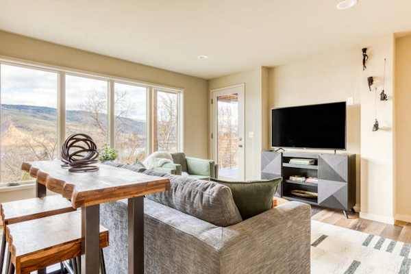 Modern mountain & river-view house with balcony, deck, gym, and WiFi