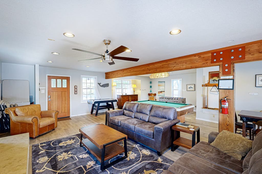 Dog-friendly in cottage, oceanfront home and cottage with high-speed WiFi