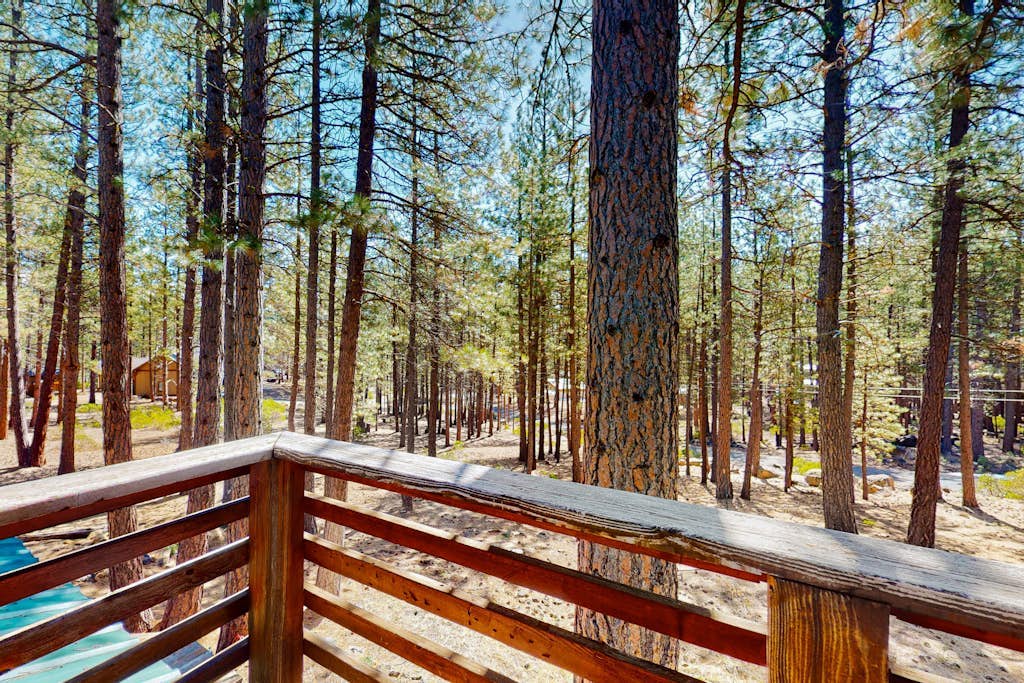 Cozy & colorful retreat with a deck, grill, wood stove, board games, W&D, & AC