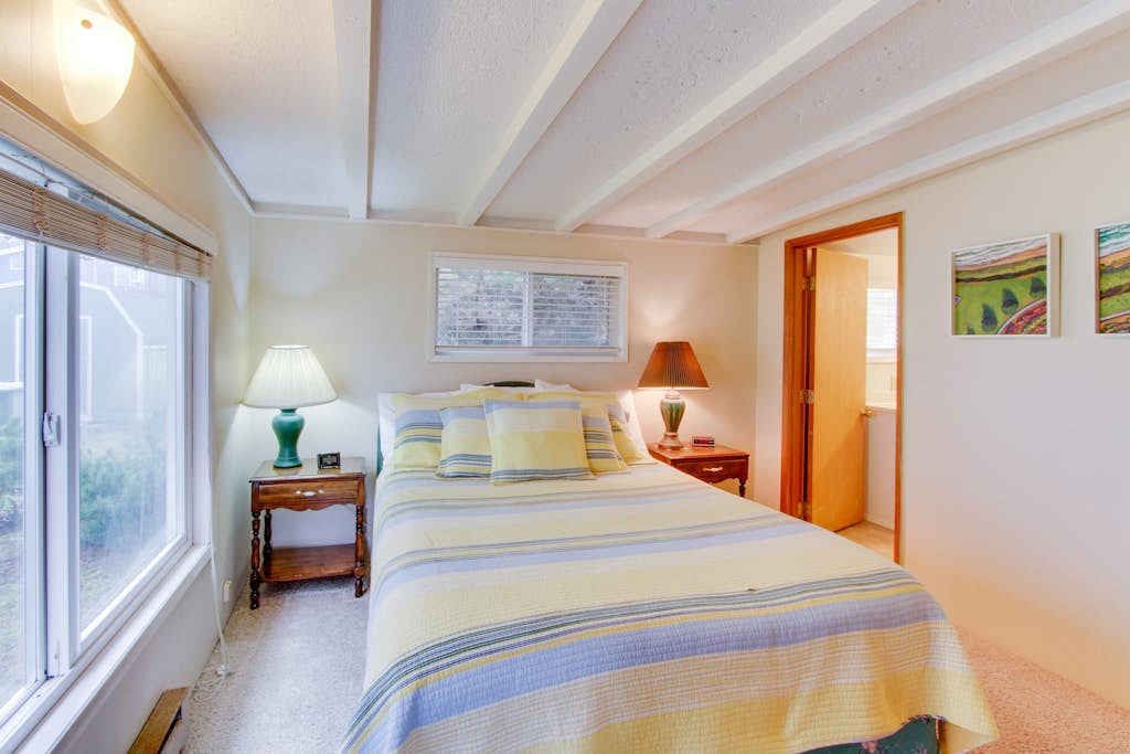 Cozy Cottage with Spectacular Ocean Views - Dog Friendly