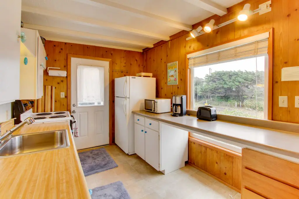Cozy Cottage with Spectacular Ocean Views - Dog Friendly
