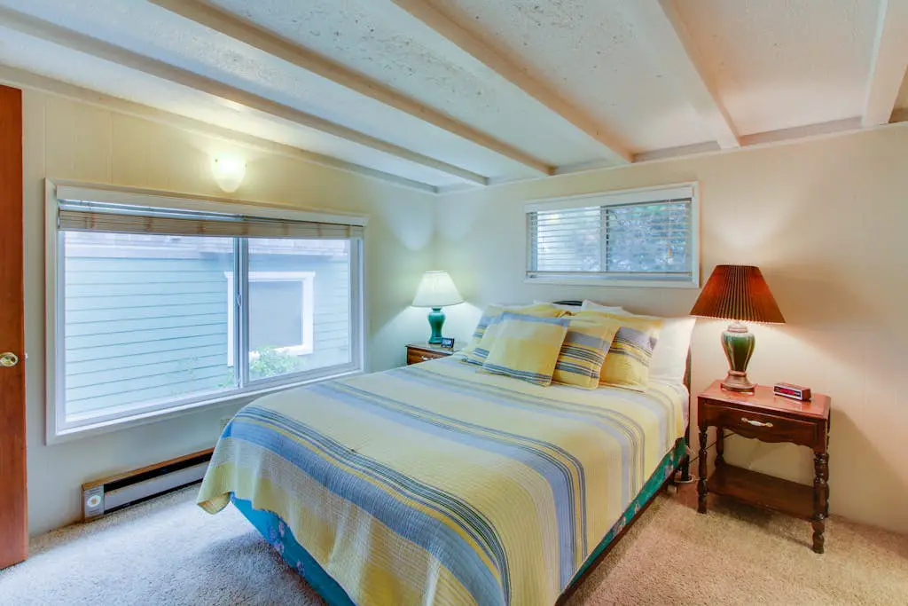 Cozy Cottage with Spectacular Ocean Views - Dog Friendly