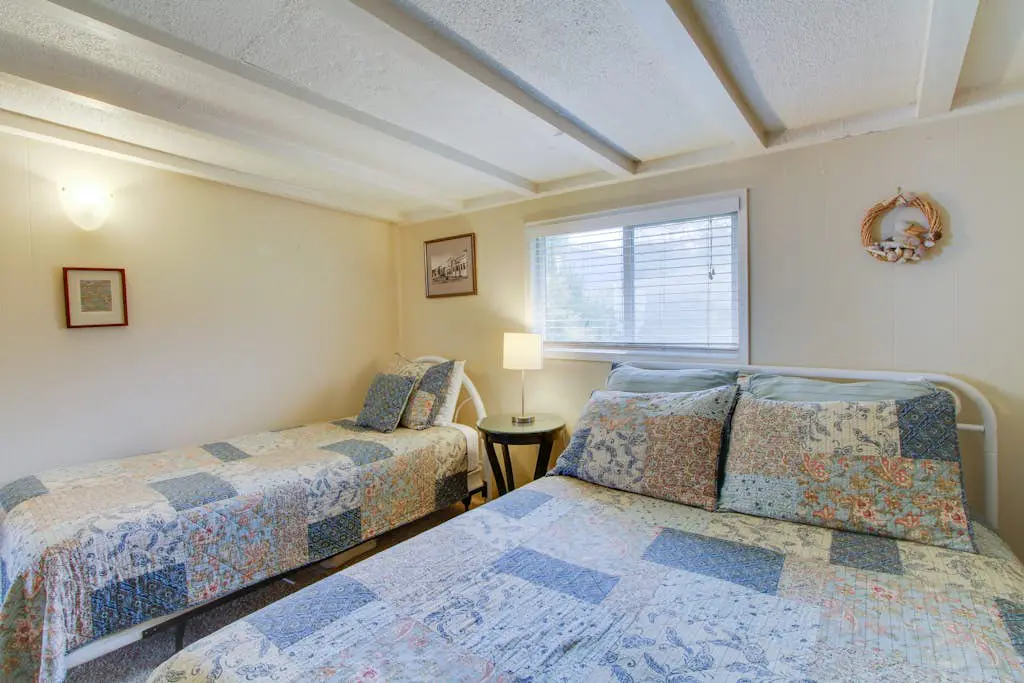 Cozy Cottage with Spectacular Ocean Views - Dog Friendly