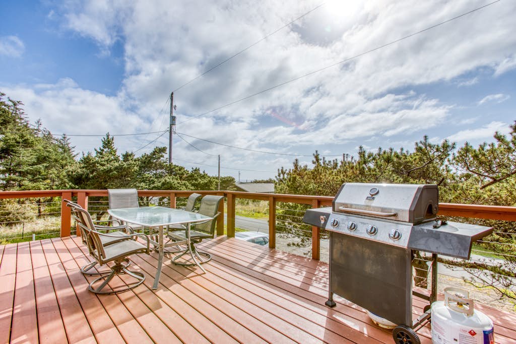 Dog-Friendly Home with Ocean Views, Easy Beach and Bay Access, and Free WiFi