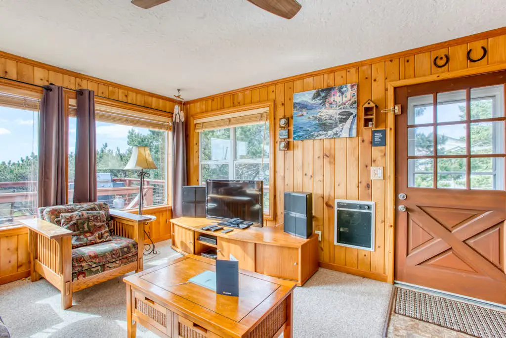Dog-Friendly Home with Ocean Views, Easy Beach and Bay Access, and Free WiFi