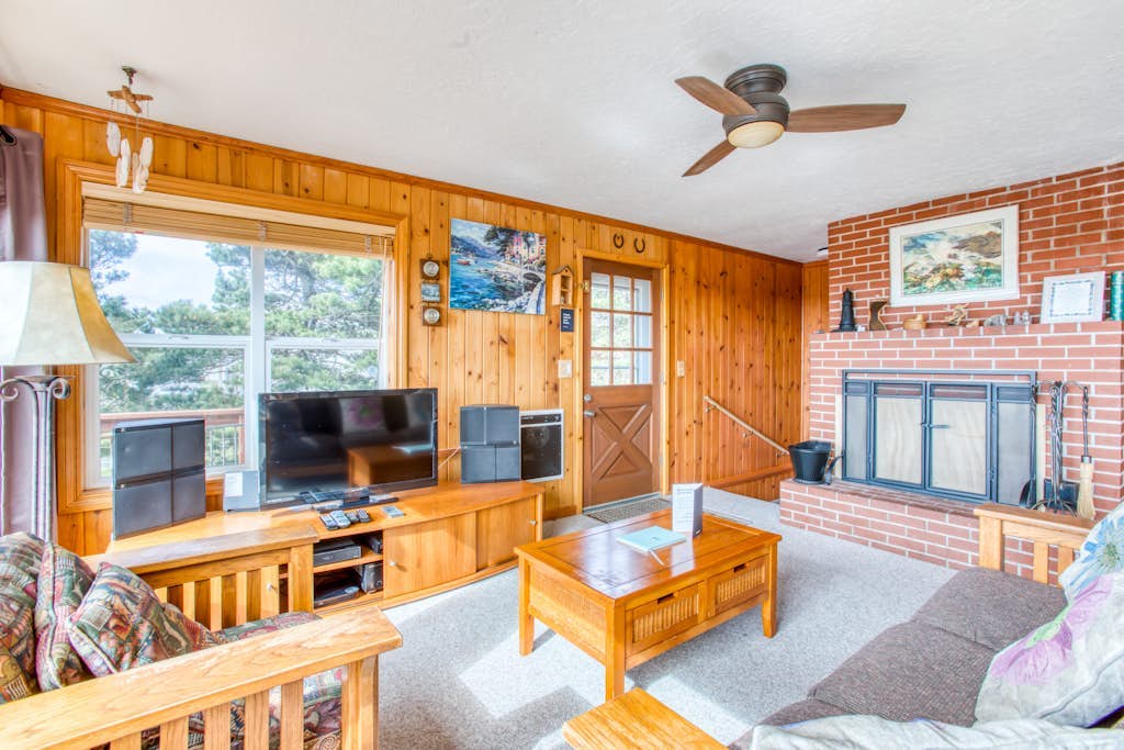 Dog-Friendly Home with Ocean Views, Easy Beach and Bay Access, and Free WiFi