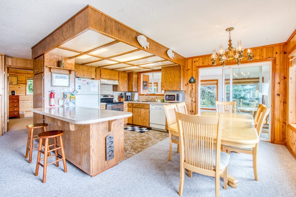 Dog-Friendly Home with Ocean Views, Easy Beach and Bay Access, and Free WiFi