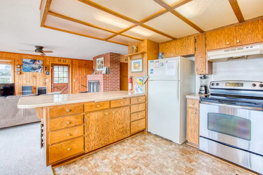 Dog-Friendly Home with Ocean Views, Easy Beach and Bay Access, and Free WiFi