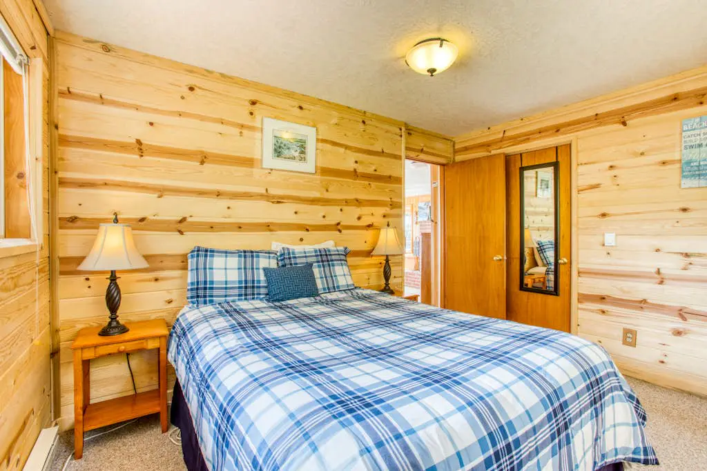 Dog-Friendly Home with Ocean Views, Easy Beach and Bay Access, and Free WiFi