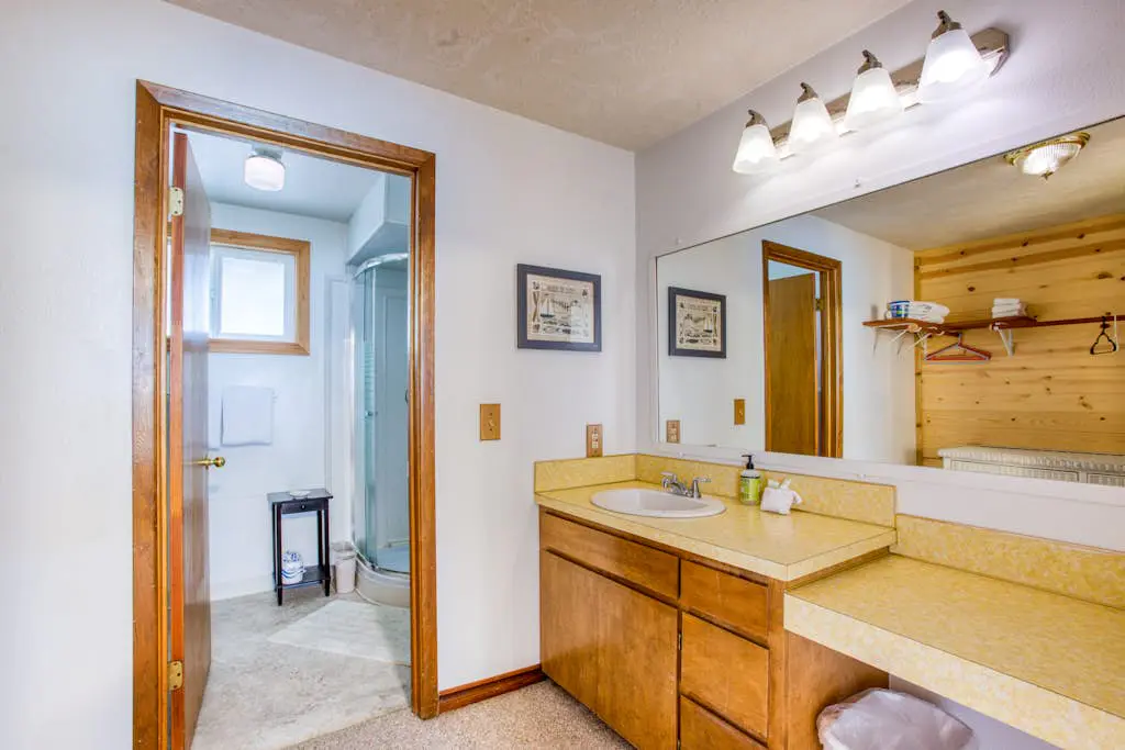 Dog-Friendly Home with Ocean Views, Easy Beach and Bay Access, and Free WiFi