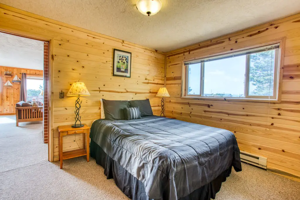 Dog-Friendly Home with Ocean Views, Easy Beach and Bay Access, and Free WiFi