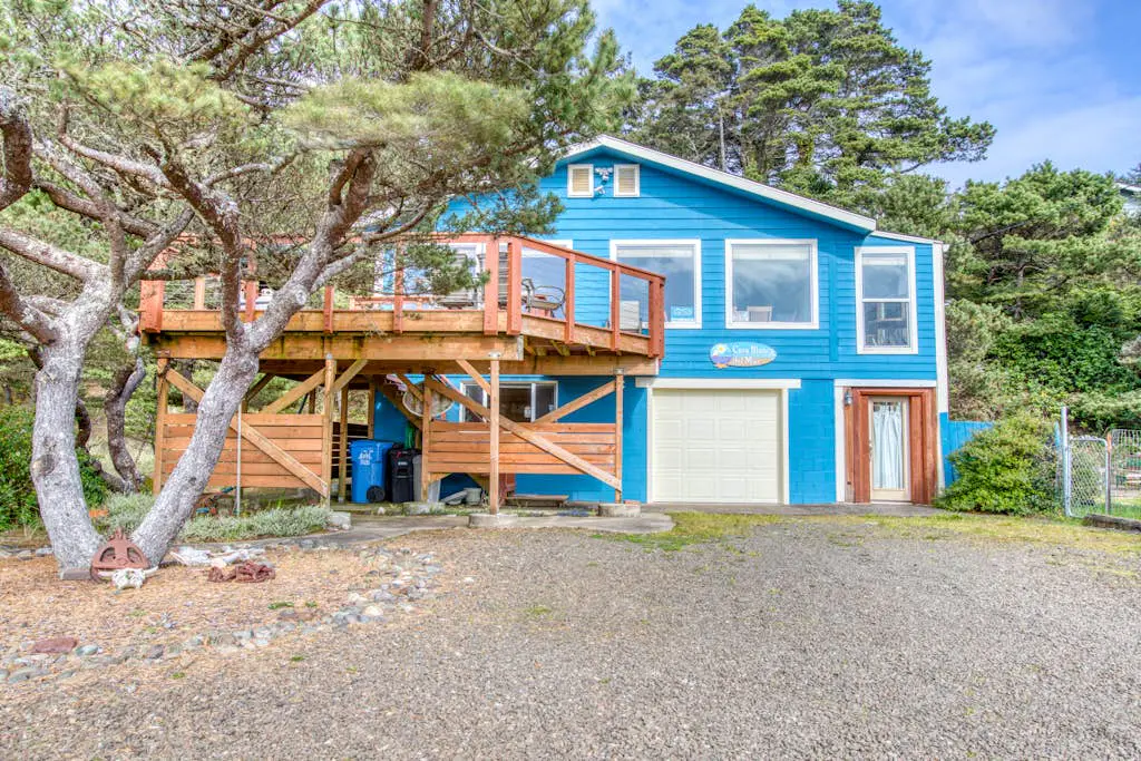 Dog-Friendly Home with Ocean Views, Easy Beach and Bay Access, and Free WiFi