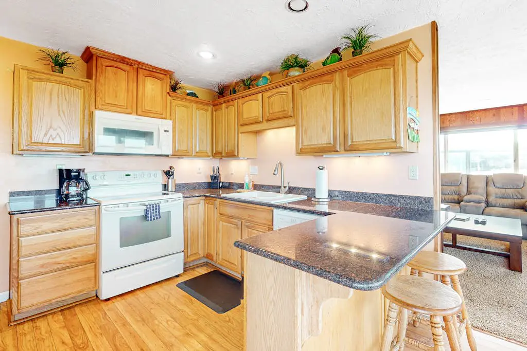 Sparkling Sands Oceanfront w Hot Tub