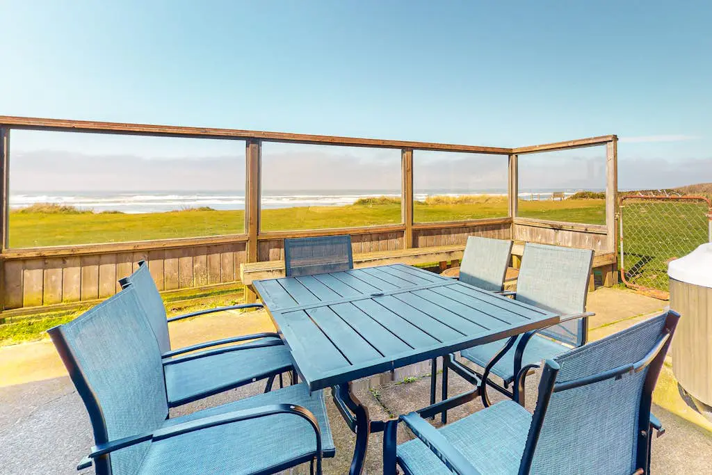 Sparkling Sands Oceanfront w Hot Tub