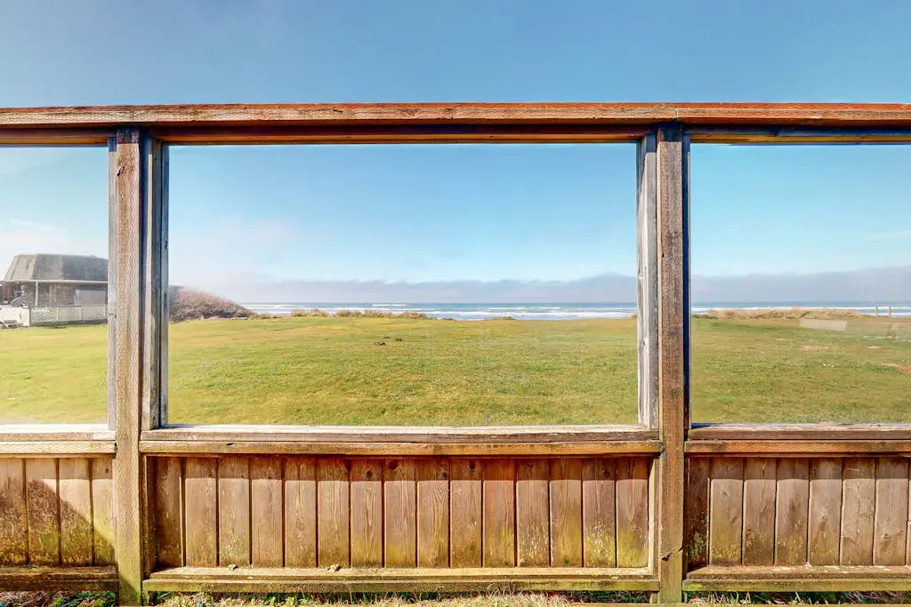 Sparkling Sands Oceanfront w Hot Tub