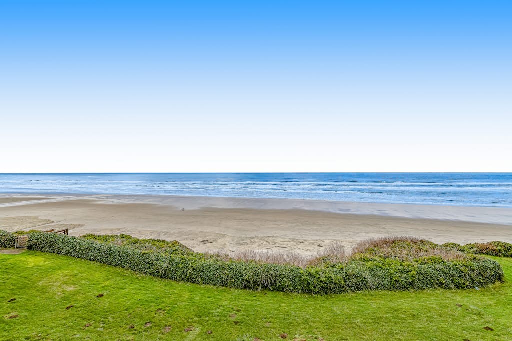 Stylish Escape W/ Shared Pool, Direct Beach Access, Private Balcony & Ocean View