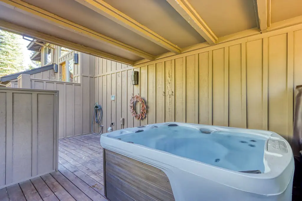 Lovely home with pool, hot tub, sauna, balcony, & washer/dryer