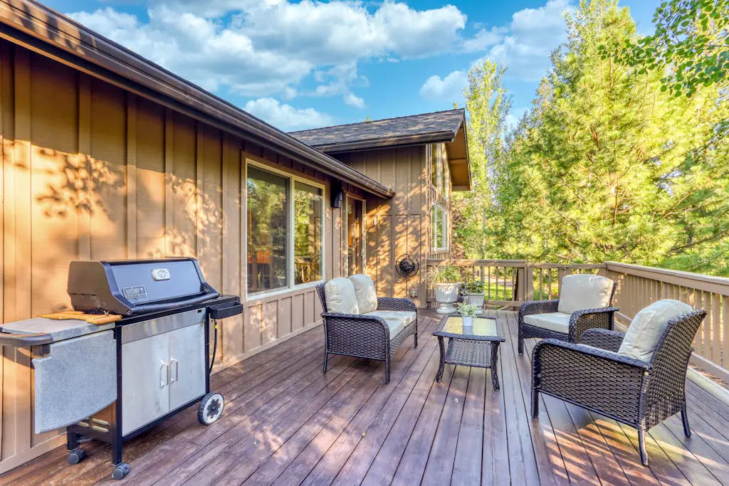 Lovely home with pool, hot tub, sauna, balcony, & washer/dryer