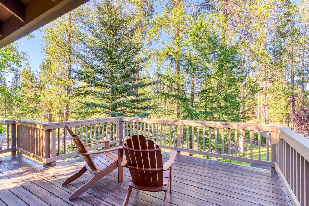 Lovely home with pool, hot tub, sauna, balcony, & washer/dryer