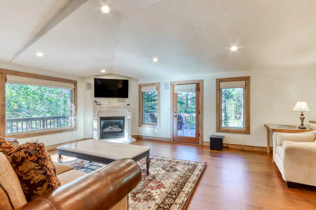 Lovely home with pool, hot tub, sauna, balcony, & washer/dryer