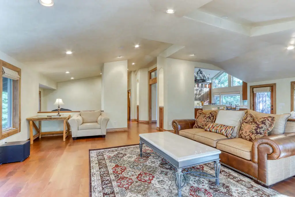 Lovely home with pool, hot tub, sauna, balcony, & washer/dryer