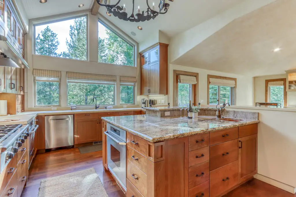 Lovely home with pool, hot tub, sauna, balcony, & washer/dryer
