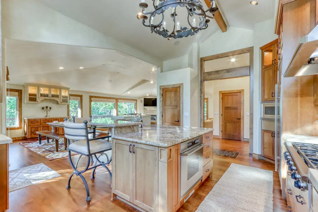 Lovely home with pool, hot tub, sauna, balcony, & washer/dryer