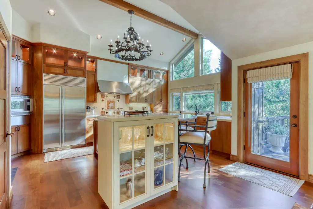 Lovely home with pool, hot tub, sauna, balcony, & washer/dryer