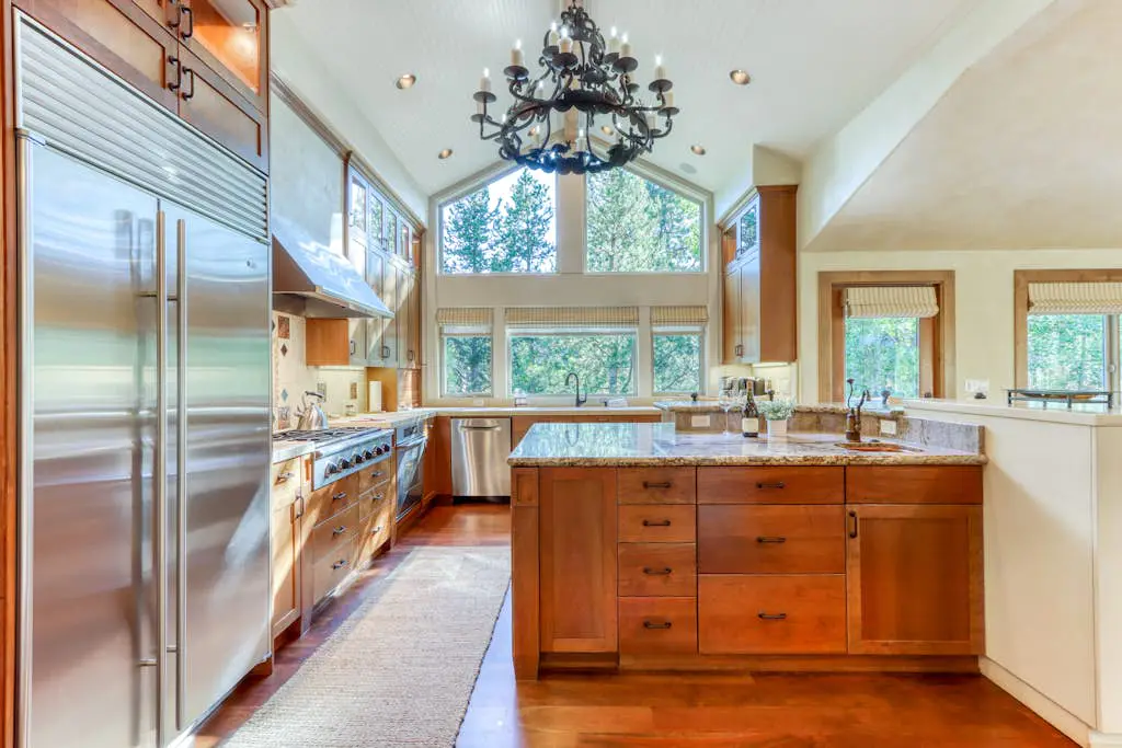 Lovely home with pool, hot tub, sauna, balcony, & washer/dryer