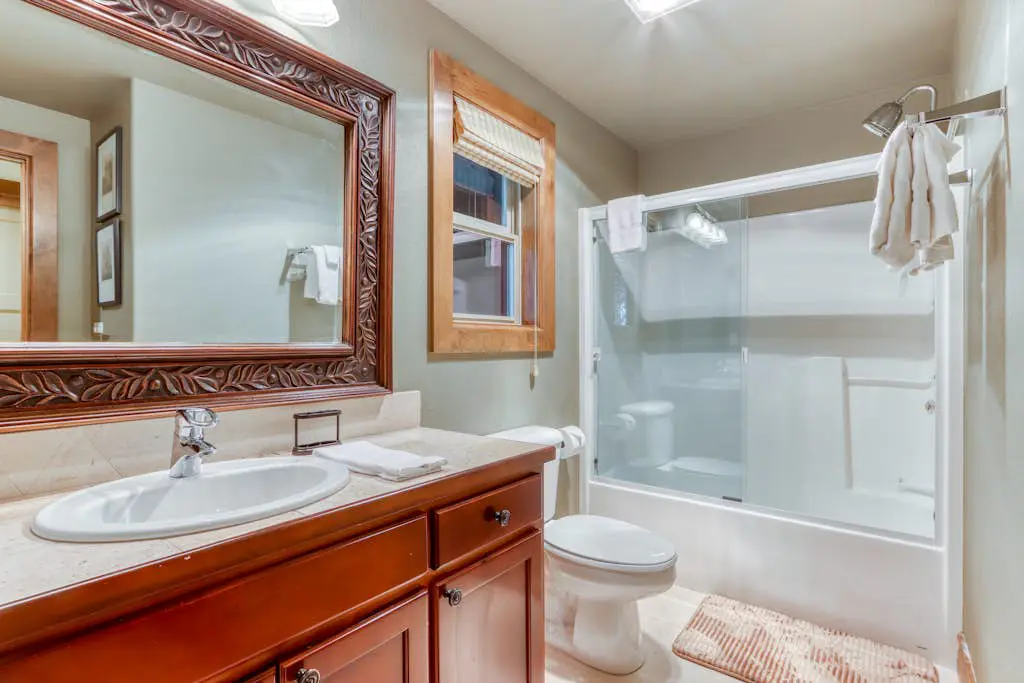 Lovely home with pool, hot tub, sauna, balcony, & washer/dryer