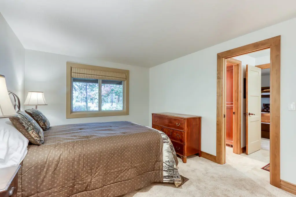 Lovely home with pool, hot tub, sauna, balcony, & washer/dryer