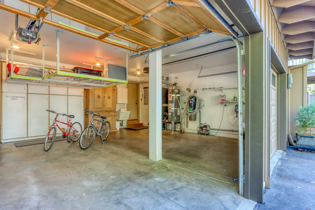 Lovely home with pool, hot tub, sauna, balcony, & washer/dryer