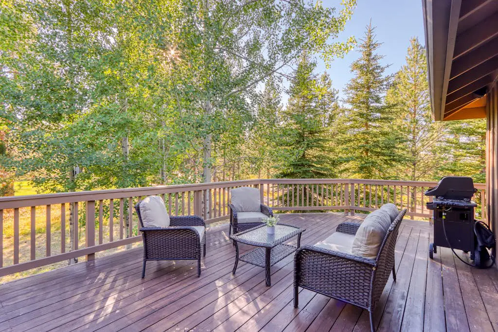 Lovely home with pool, hot tub, sauna, balcony, & washer/dryer