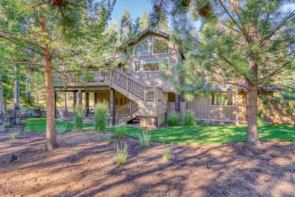 Lovely home with pool, hot tub, sauna, balcony, & washer/dryer
