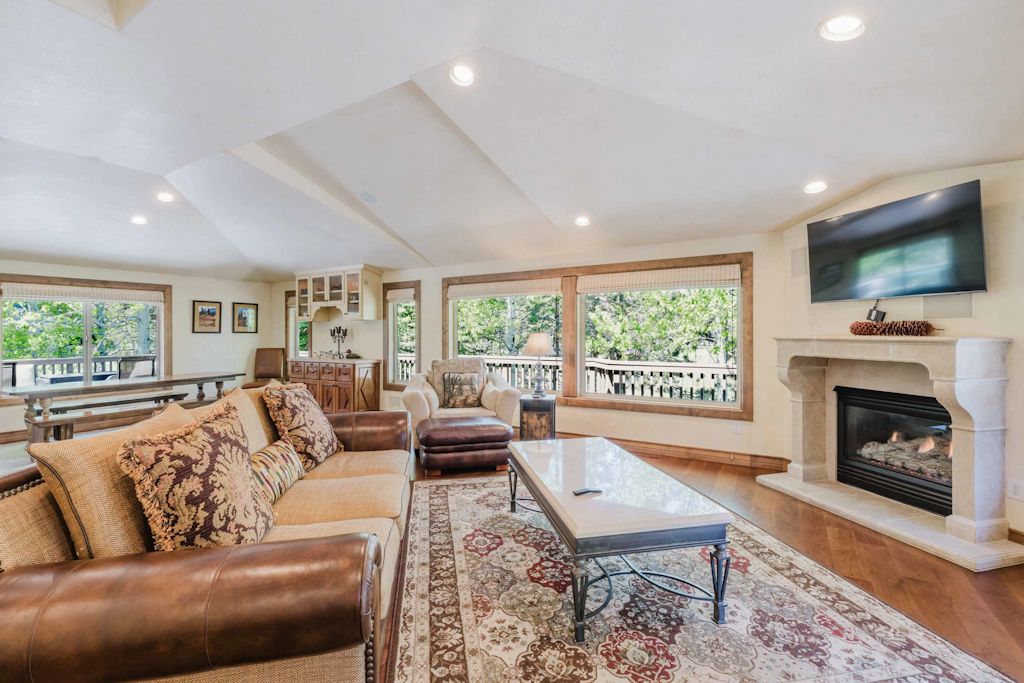Lovely home with pool, hot tub, sauna, balcony, & washer/dryer