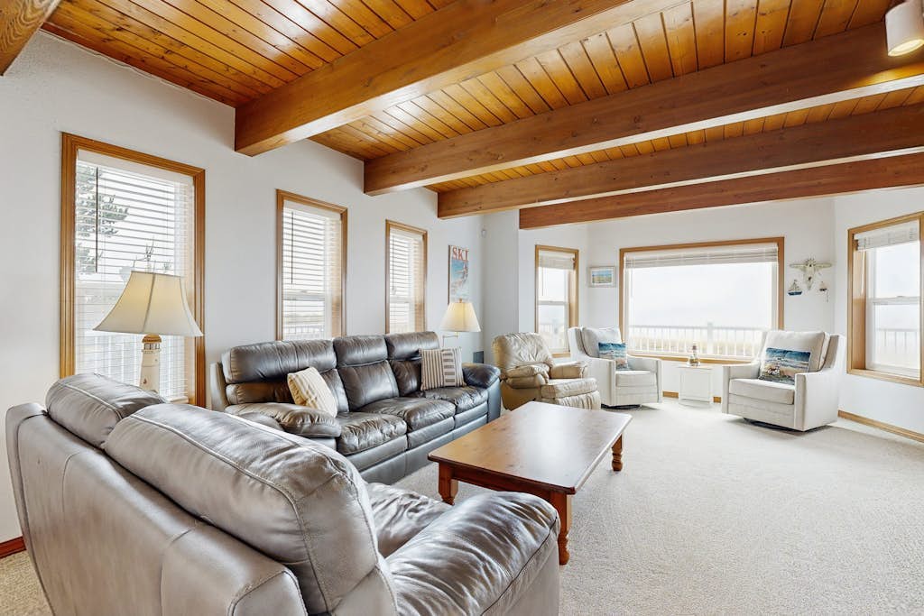 Charming Oceanfront Home with WiFi - Secluded, Yet Close to Town