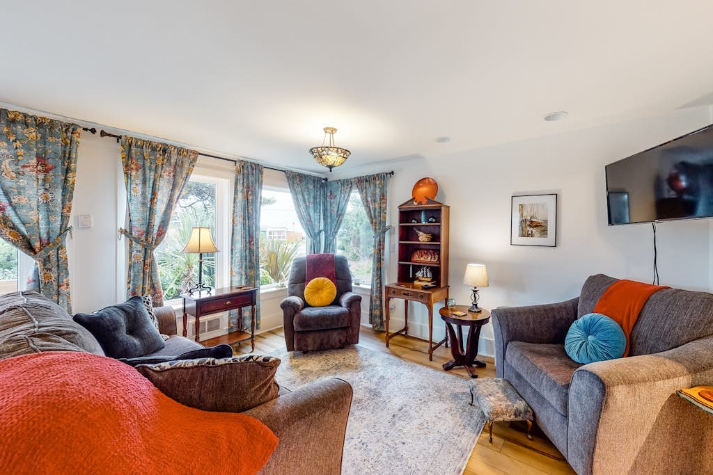 Dog-Friendly Getaway with Outdoor Firepit & Balcony - Steps from Beach Access