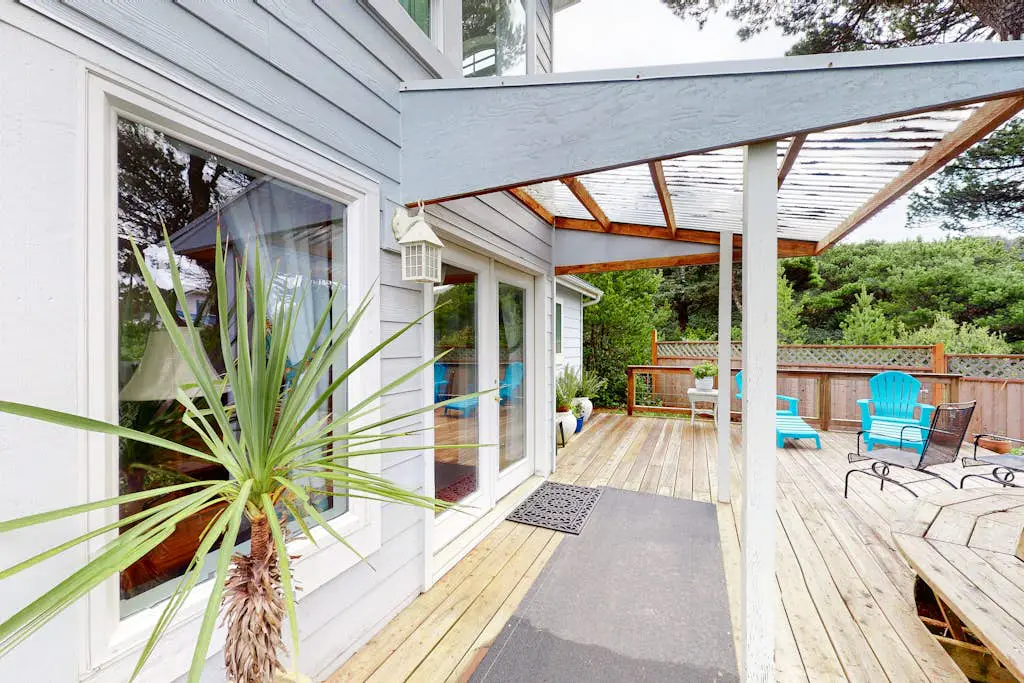Dog-Friendly Getaway with Outdoor Firepit & Balcony - Steps from Beach Access