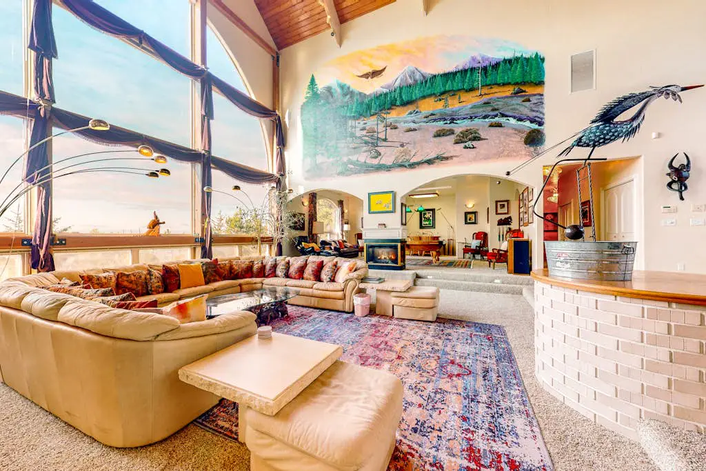 Stunning Spacious Riverfront House with Private Sauna