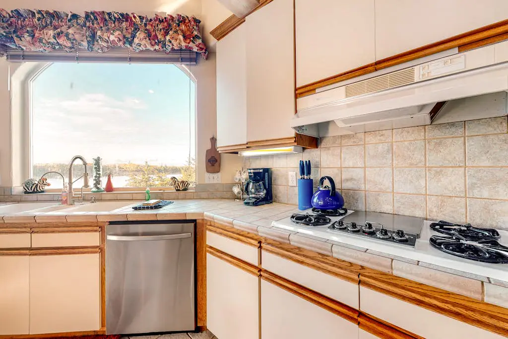 Stunning Spacious Riverfront House with Private Sauna