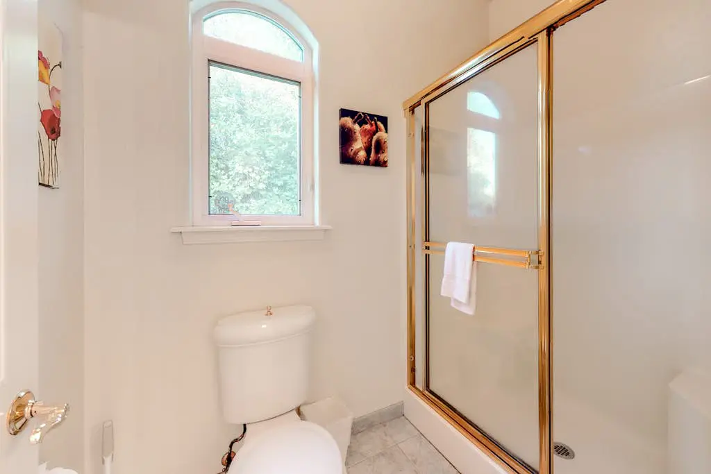 Stunning Spacious Riverfront House with Private Sauna